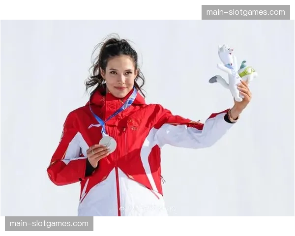 谷爱凌坡面障碍技巧大跳台均获银牌 展现全能统治力